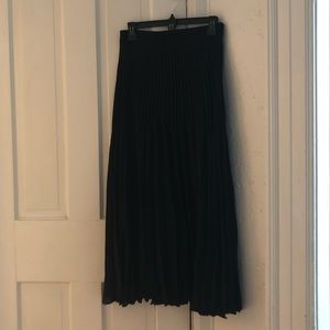 NWT black pleated silky long skirt! Elegant. S